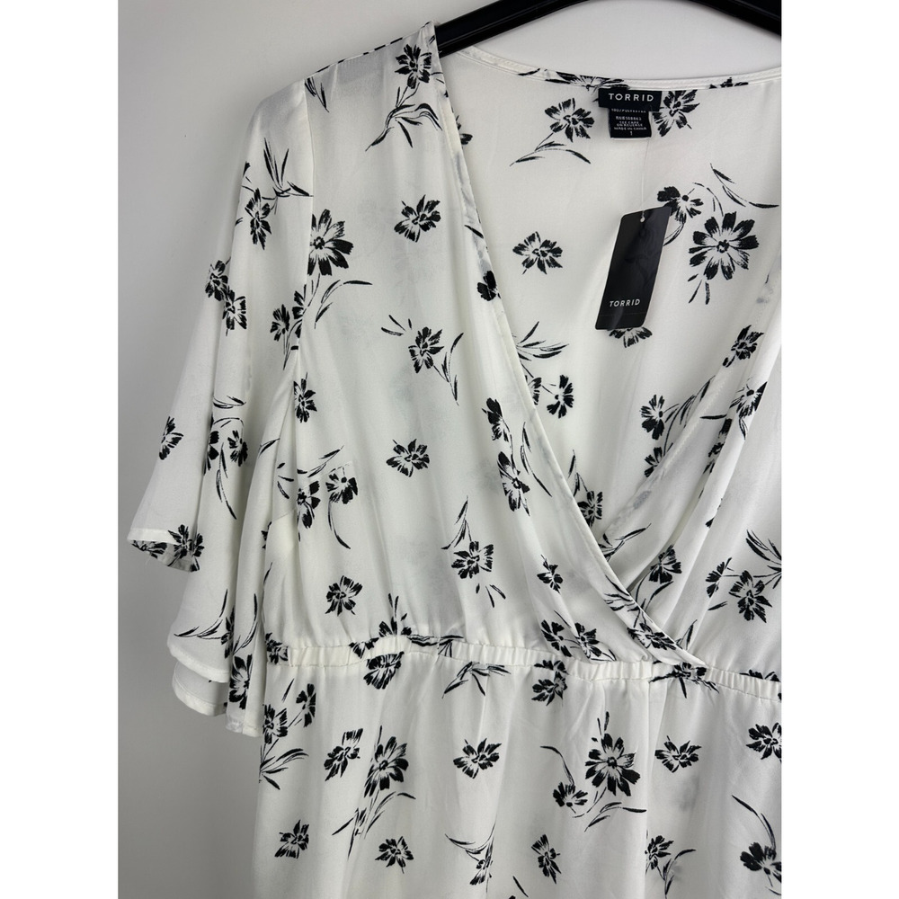 NWT Torrid Floral Georgette Flutter Sleeve Surplice Blouse Sheer Plus Size 1X - Picture 6 of 15